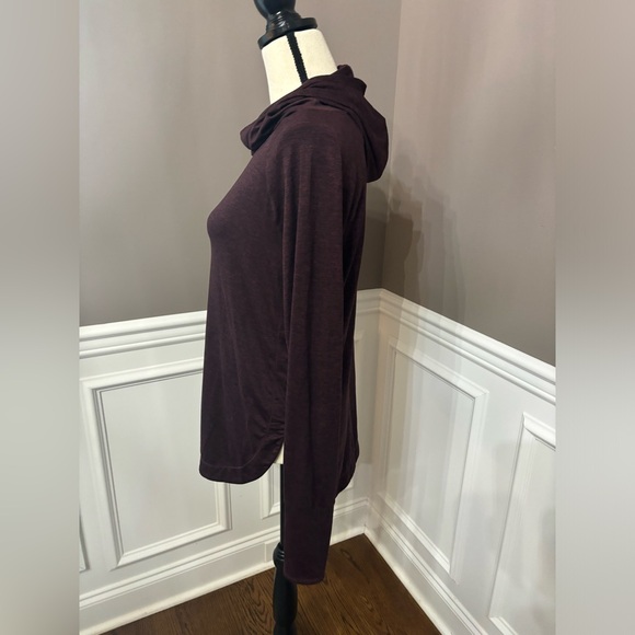 Athleta Pullover Hoodie Burgundy Womens Small Thumb Holes No Drawstring Athletic - Picture 3 of 14